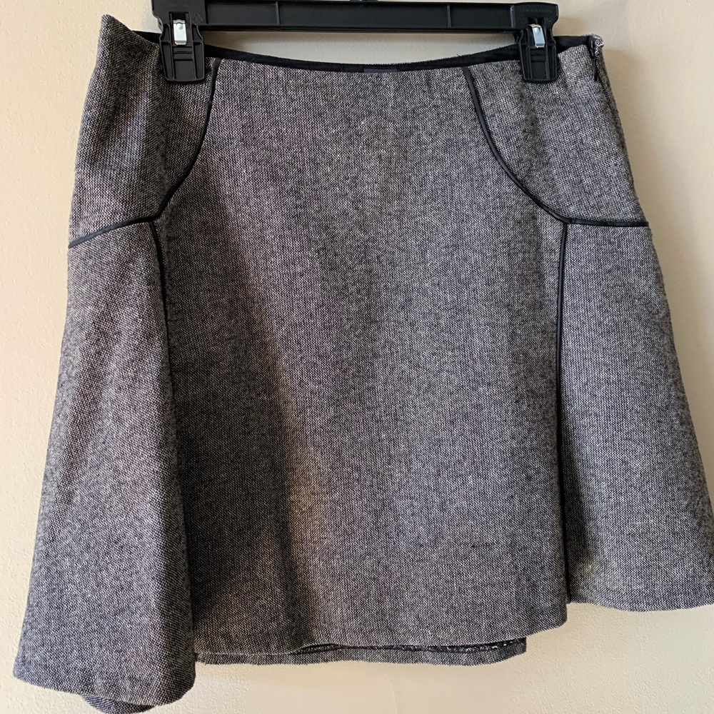 THE LIMITED Skirt. Like New. Size Small